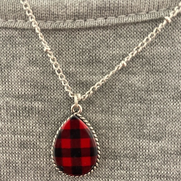❤️🎉NEW Buffalo Plaid Teardrop Necklace - Picture 2 of 2